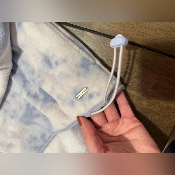 Hollister Fleece Tye Dye Quarter Button Up - Picture 5 of 6